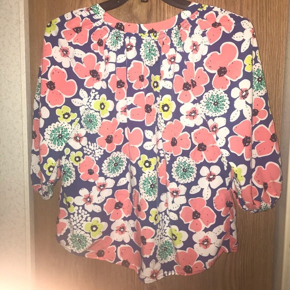 Women Top - Picture 2 of 3